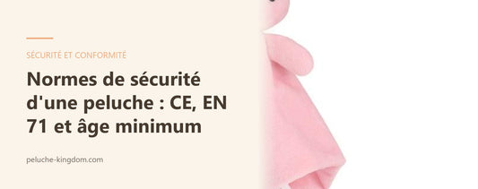 Doudou lapin rose avec son étiquette CE cousue, illustration des normes de sécurité d'une peluche