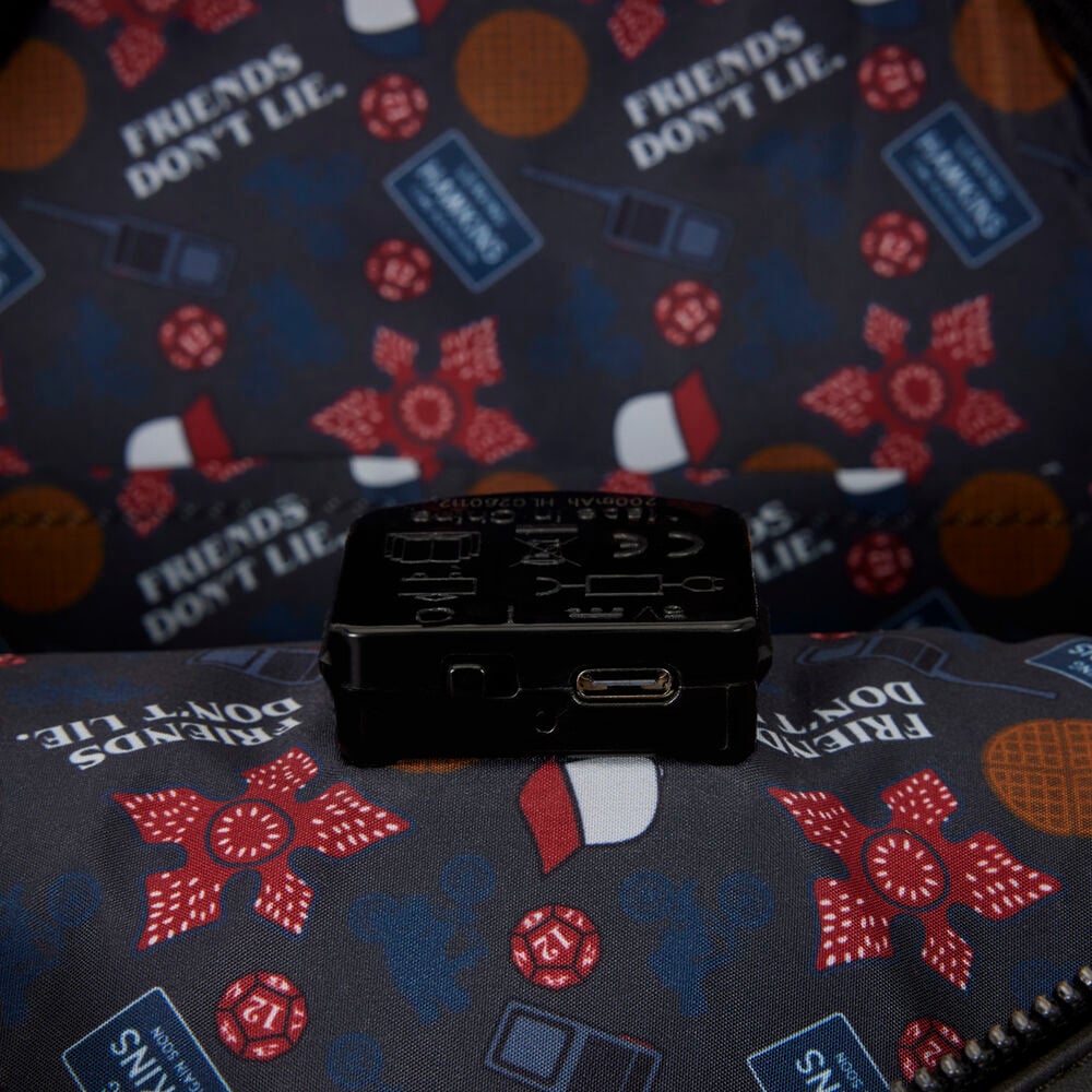 Sac à dos Loungefly Stranger Things 10th Anniversary 26 cm, vue 5