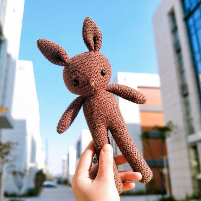 peluche-lapin-crochet-marron