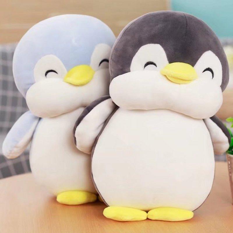 Lächelndes Pinguin-Kuscheltier